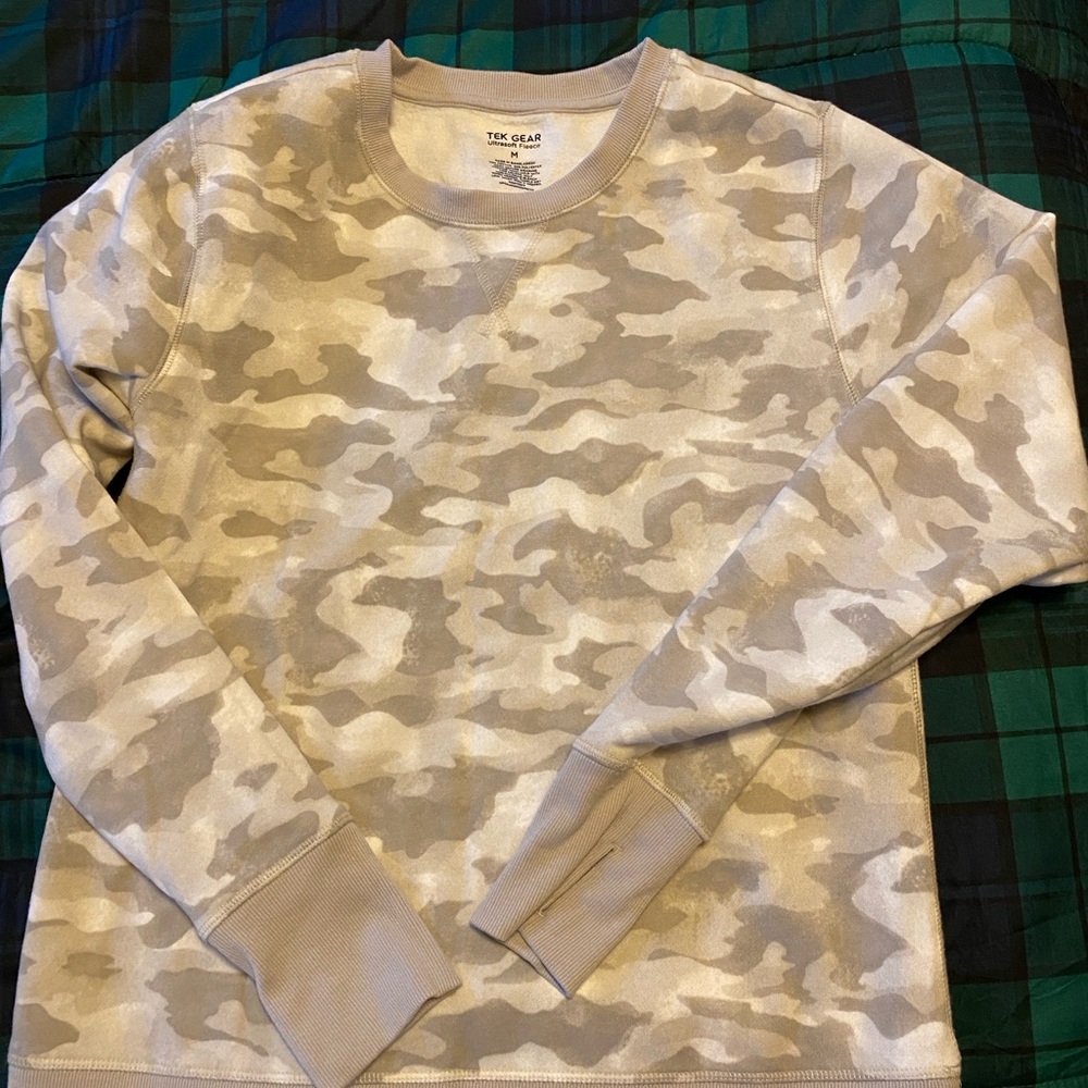 Tek Gear women’s grey Camouflage Crewneck Sweatshirt